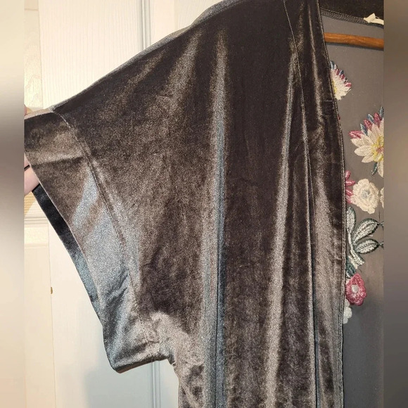 Entro Velvet Embroidered Kimono Jacket Size Medium‎ Gray Yellow Pink Bird Floral - Picture 5 of 9